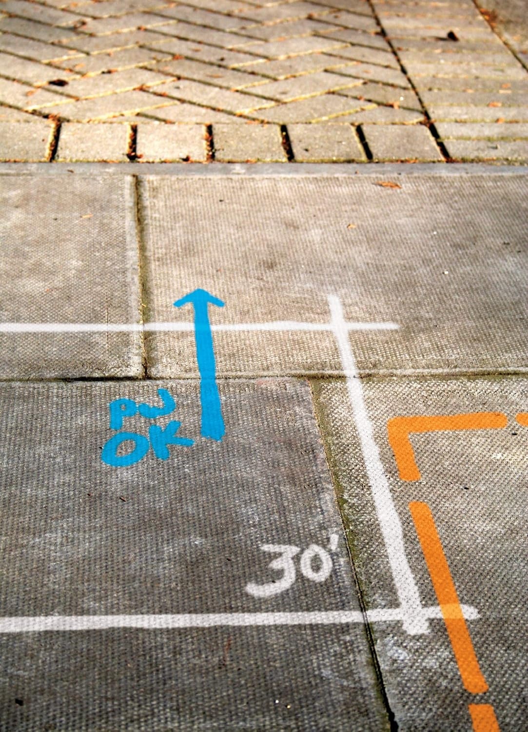image:imageRustOleum Construction Marking Spray Paint WaterBased White M1400 System 17oz Construction amp survey marking fastdry inverted spray for pavement soil turf amp utilities Pack of 12Safety Green